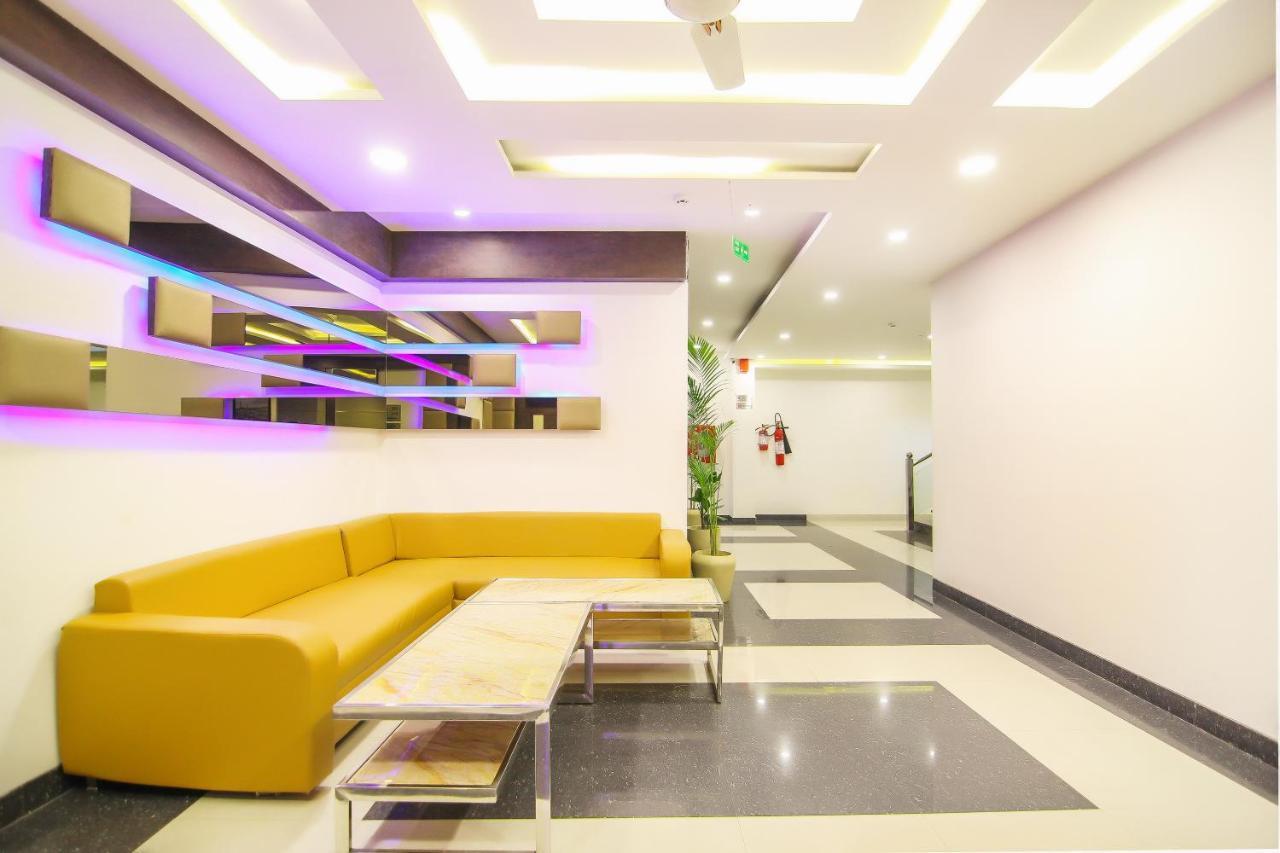 Moments Hotel Lucknow Exterior photo