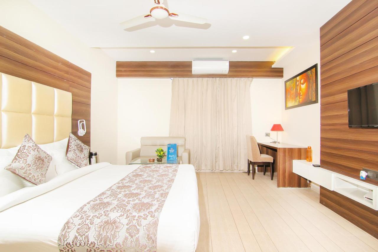 Moments Hotel Lucknow Exterior photo