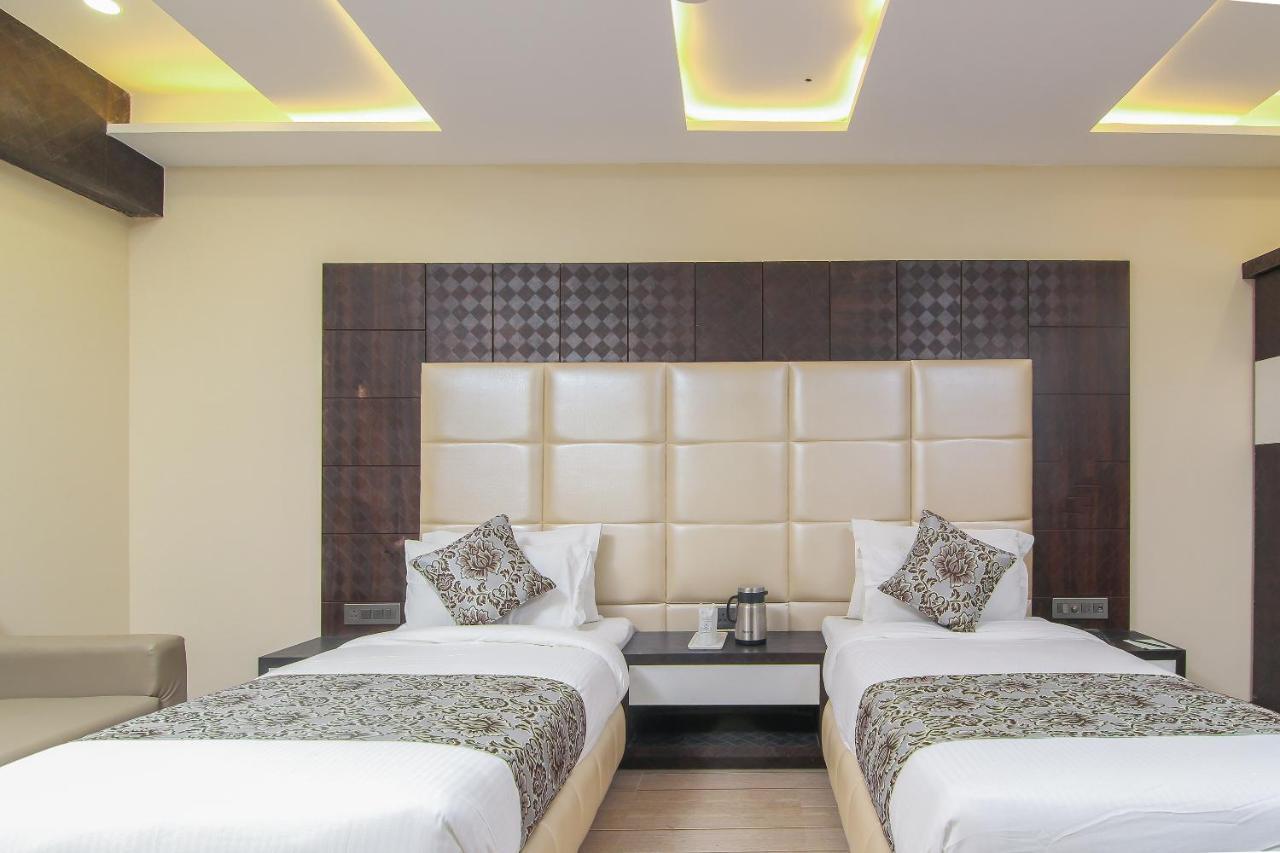 Moments Hotel Lucknow Exterior photo