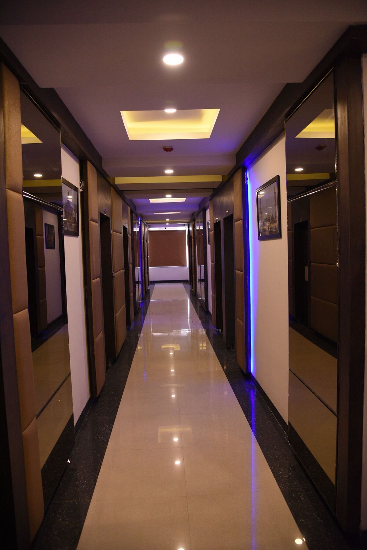 Moments Hotel Lucknow Exterior photo
