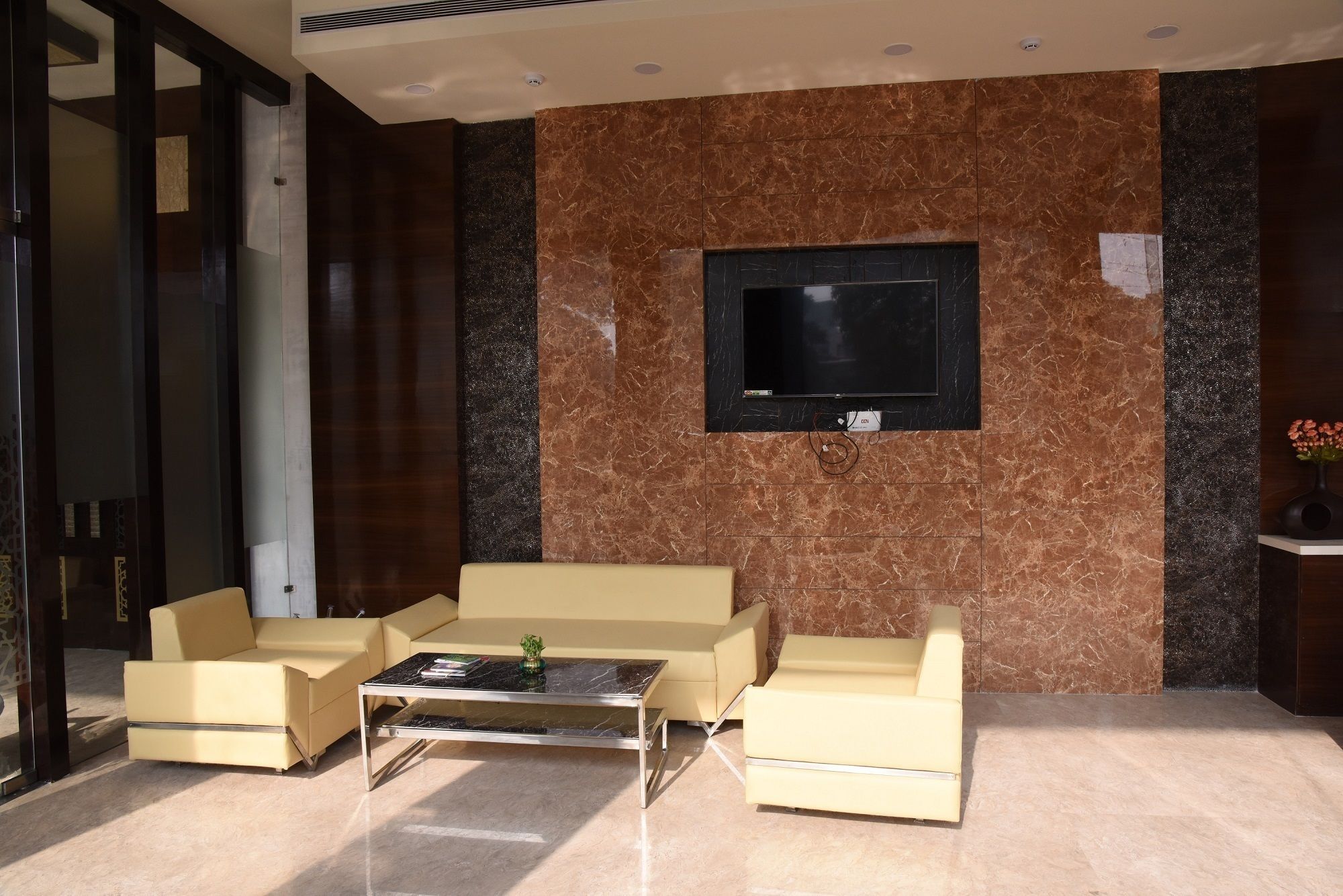 Moments Hotel Lucknow Exterior photo