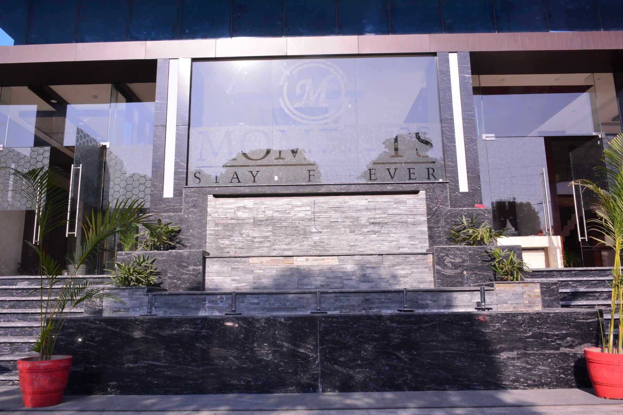Moments Hotel Lucknow Exterior photo