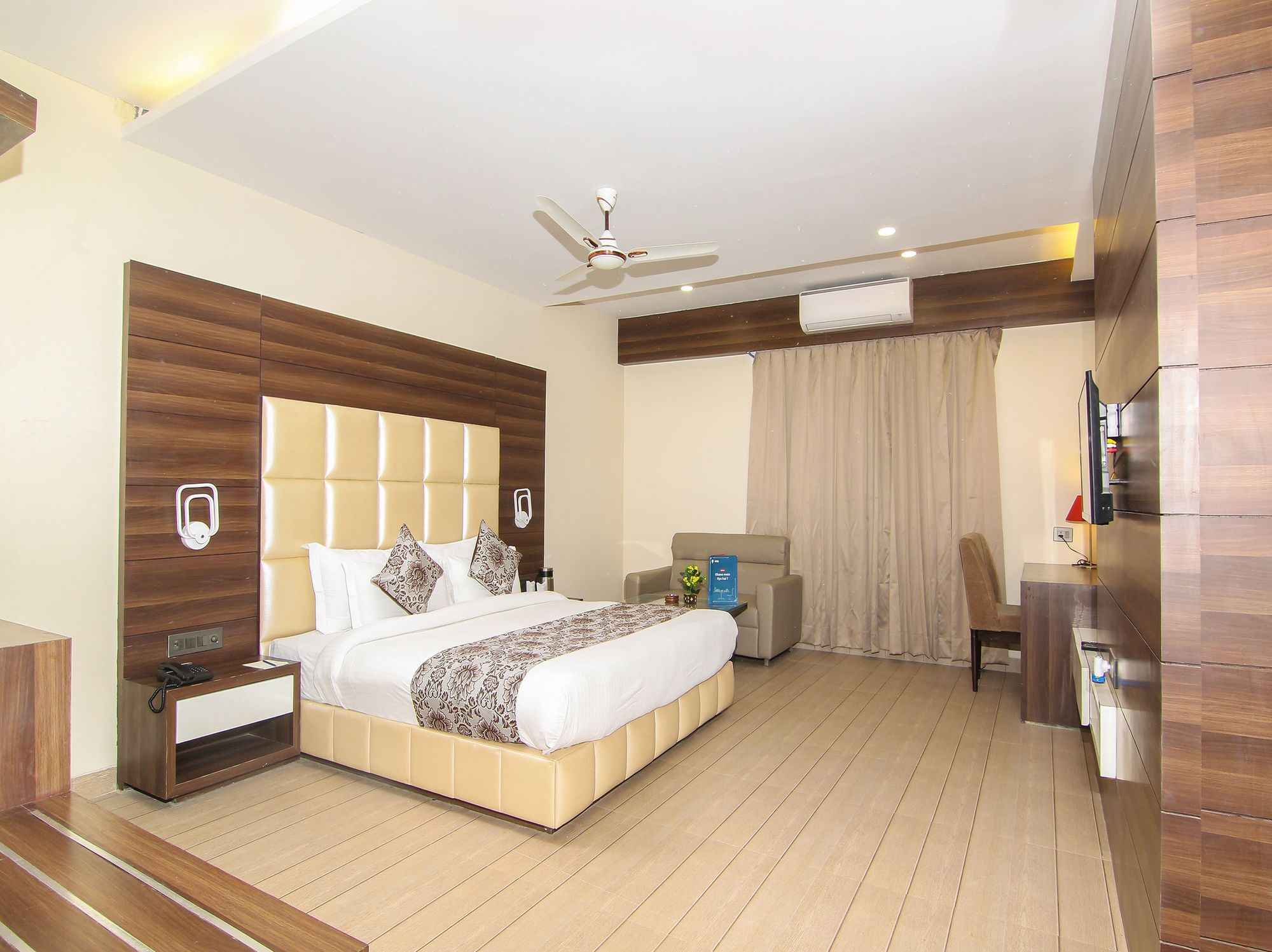 Moments Hotel Lucknow Exterior photo
