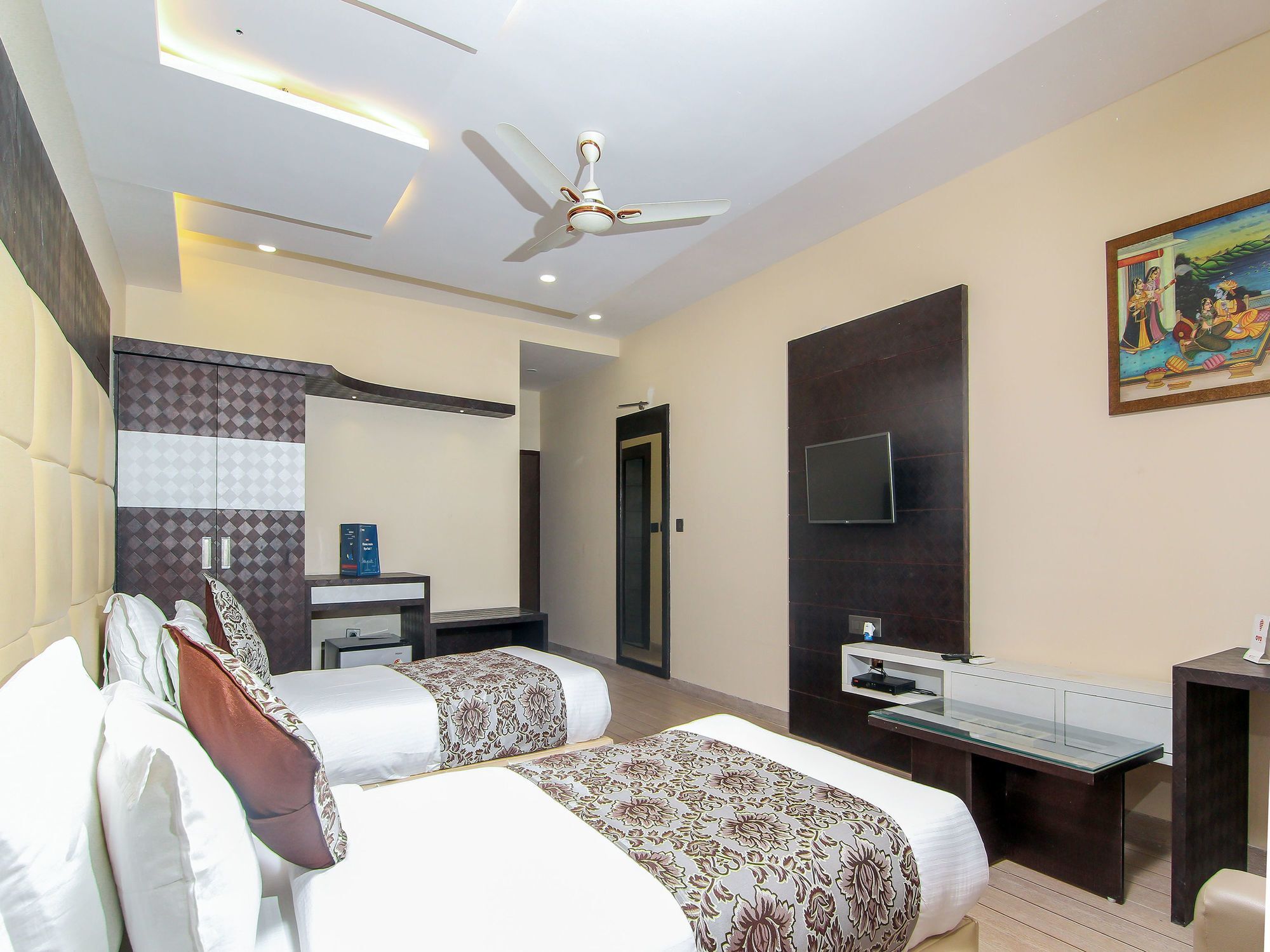 Moments Hotel Lucknow Exterior photo
