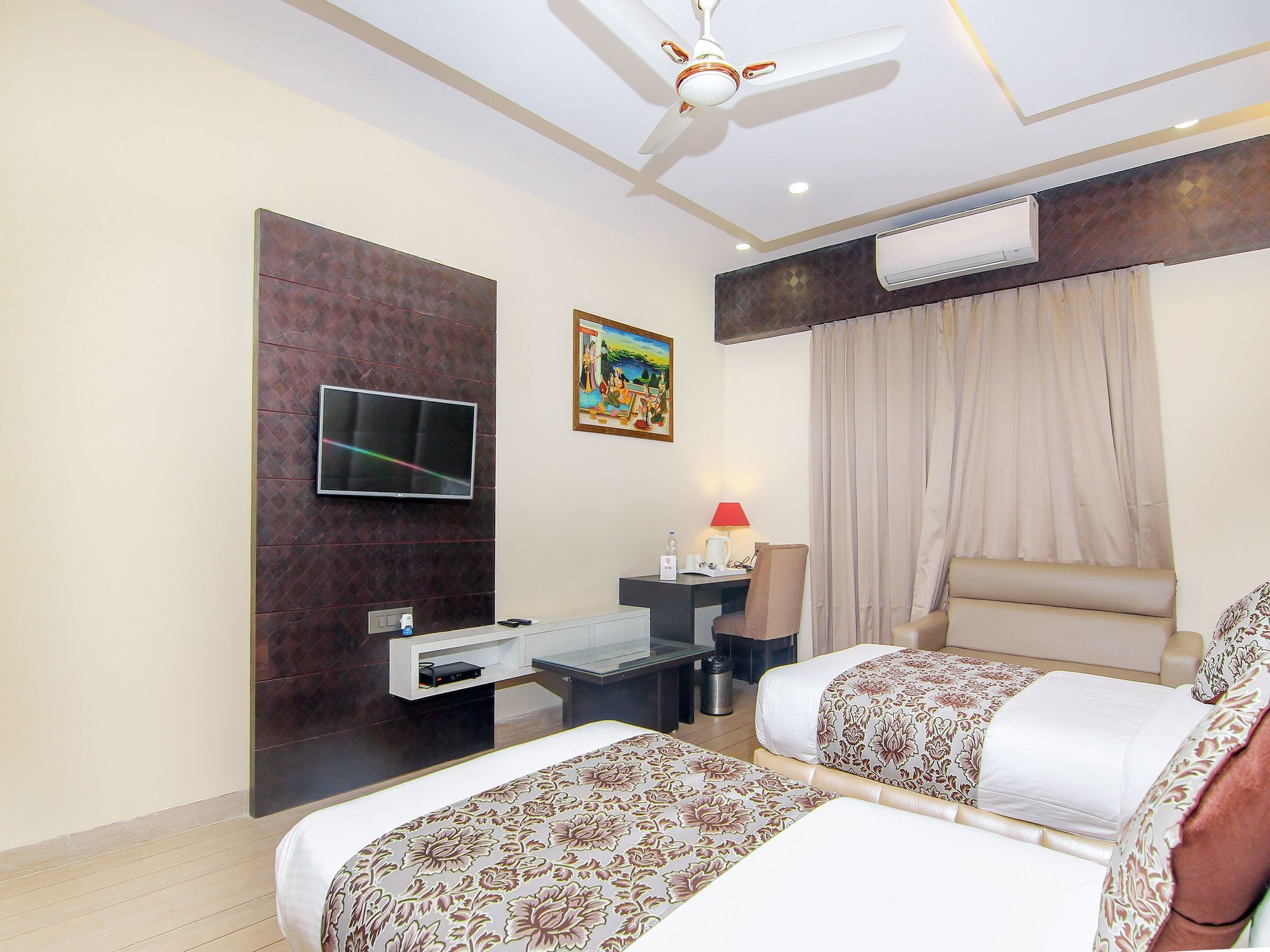 Moments Hotel Lucknow Exterior photo