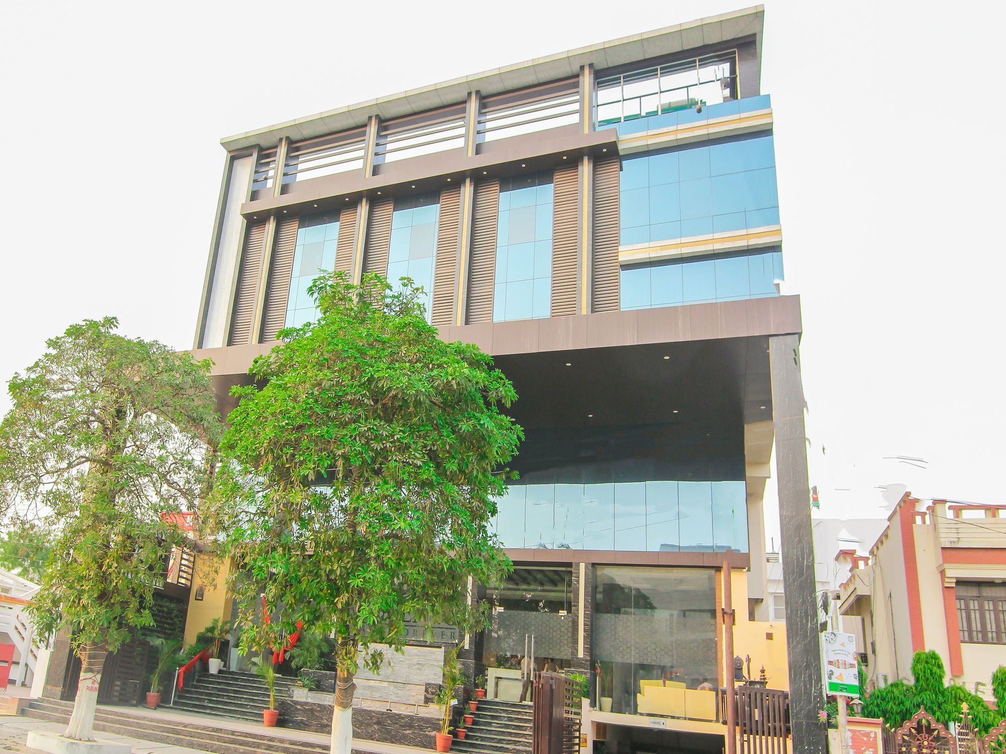 Moments Hotel Lucknow Exterior photo